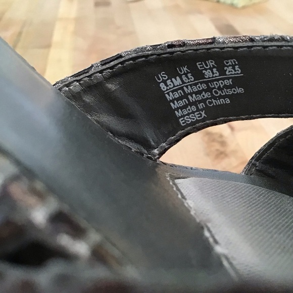 Naturalizer “Essex” faux snakeskin cross strap slip on 2.75” heels size 8.5 - Picture 6 of 9